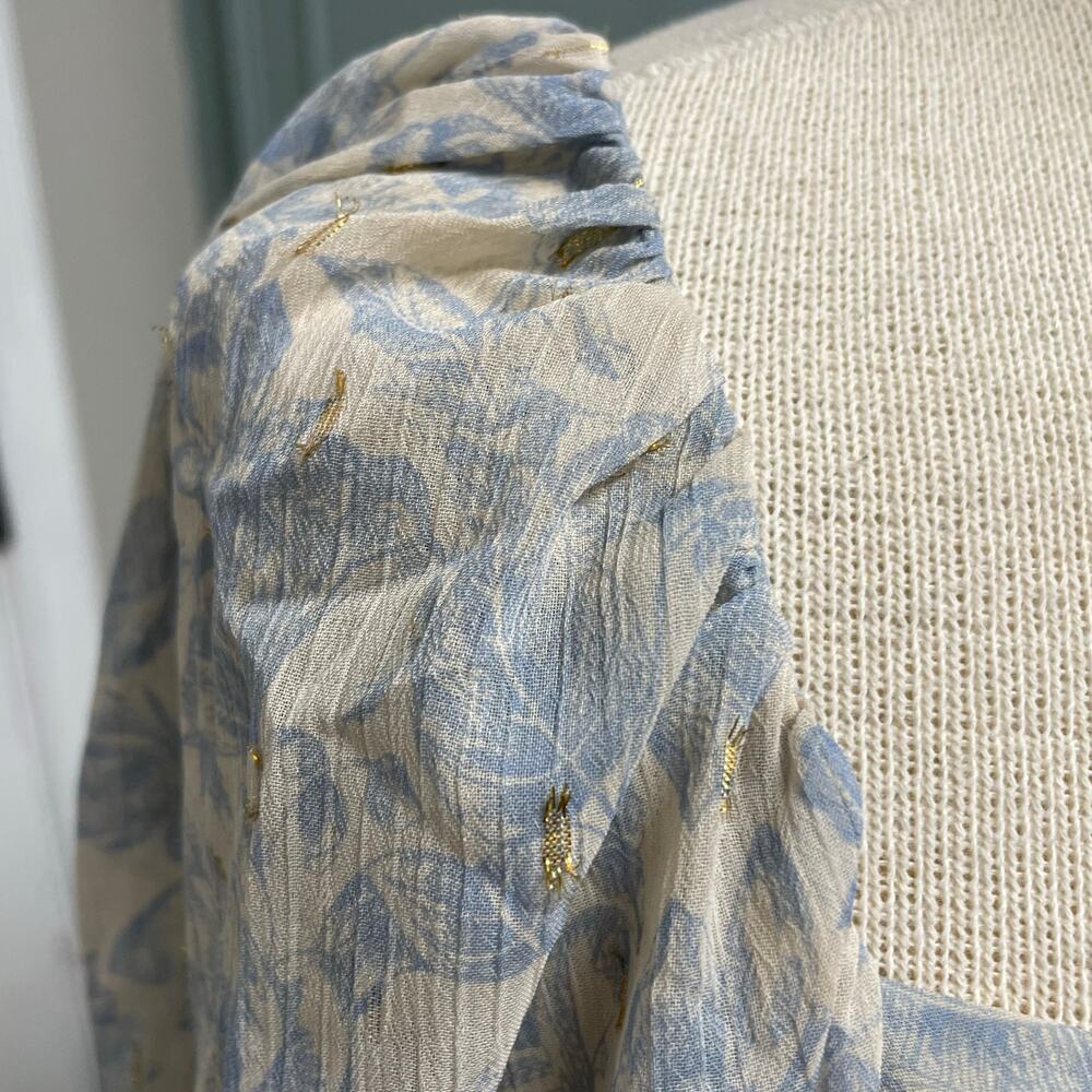 Express Blue Toile Floral Blouse Size Large Pleated Puff Shoulder Lightweight - Picture 4 of 5
